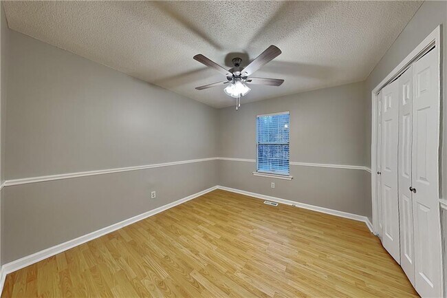 Building Photo - 235 Peach Crossing Dr