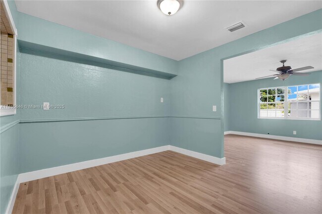 Building Photo - 1245 NE 117th St