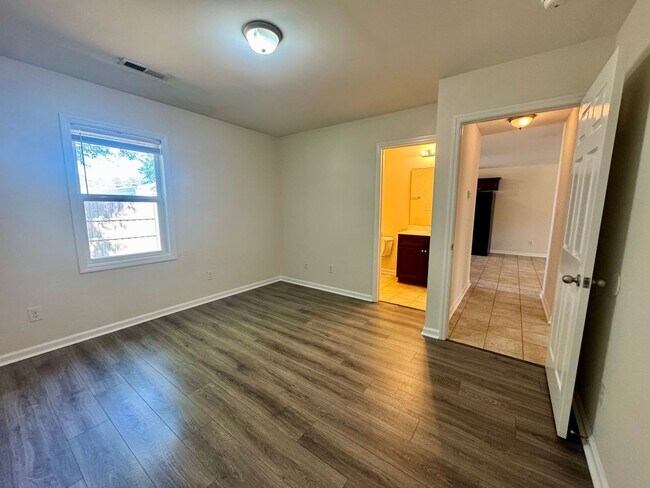 Building Photo - 2 BR 2BA Duplex in Holly Ridge