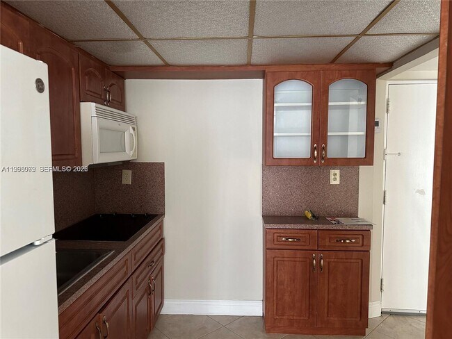 Building Photo - 17570 Atlantic Blvd