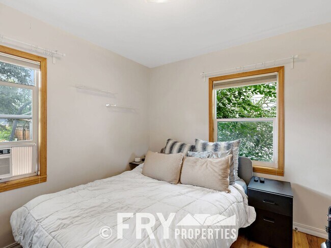 Building Photo - Cozy Ranch in Prime Location With A Large ...