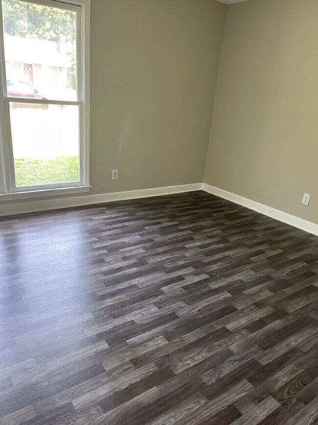 Building Photo - E Blackstock Rd -14