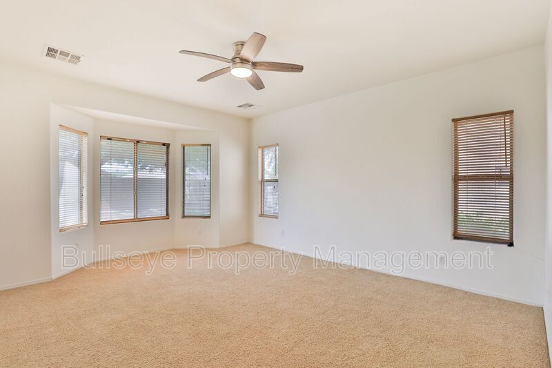 Building Photo - 11547 E Sylvan Ave