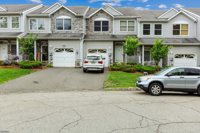 Building Photo - 376 Summerhill Dr