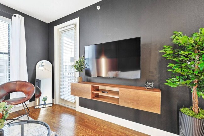 Building Photo - 5752 Town and Country Blvd