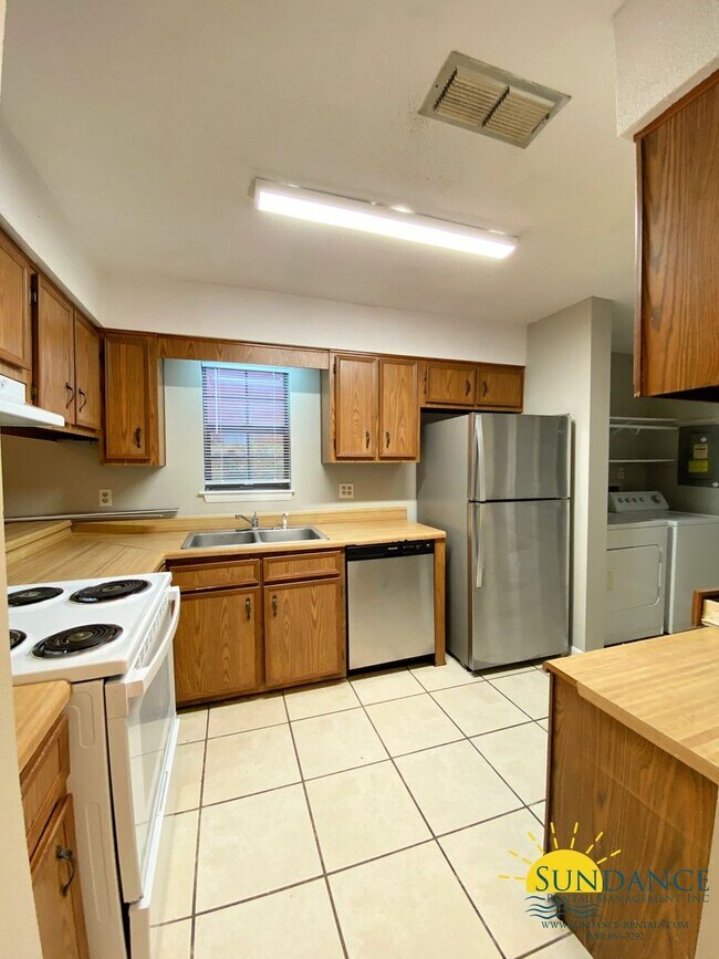 Building Photo - Nice 2 Bedroom Townhouse in Fort Walton