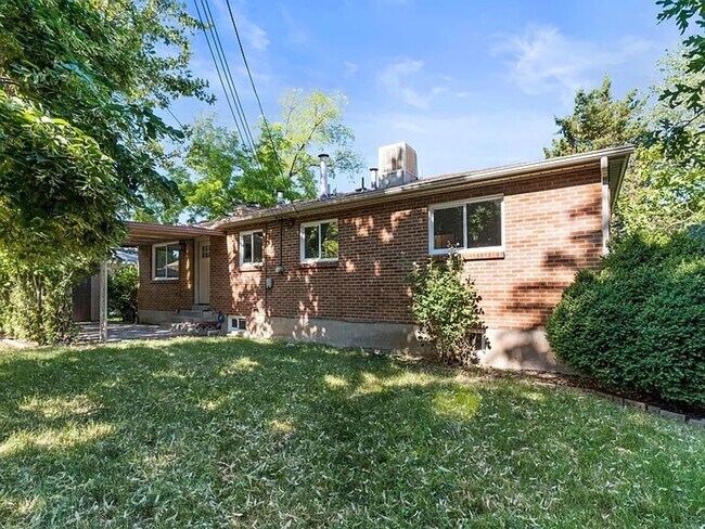 Building Photo - Renovated 4-Bedroom, 3-Bathroom Home in Millcreek