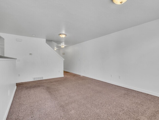 Building Photo - Ken-98 E Harmony Ct Saratoga Springs, UT 84045