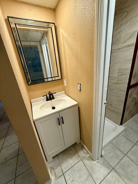 Building Photo - 1215 Coach Ln