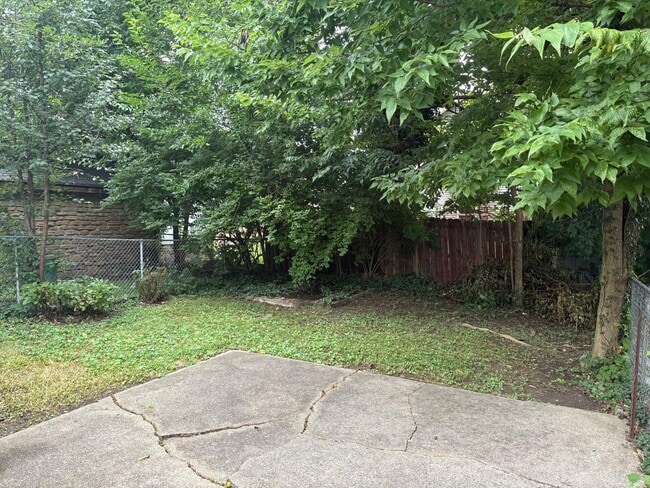 Building Photo - 2756 Latonia Ave