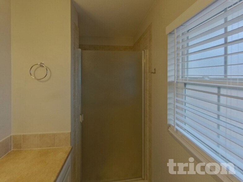 Building Photo - 5060 Barcelona Way