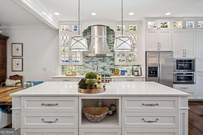 Building Photo - 9026 Riverbend Manor