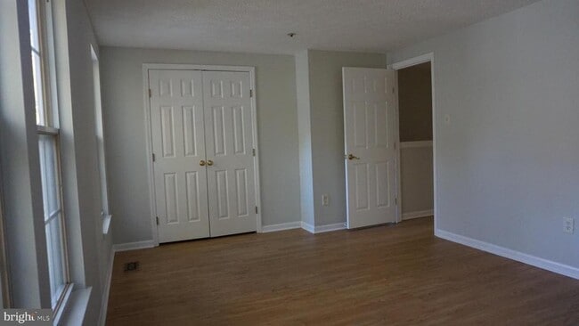 Building Photo - 6068 Laurel Wreath Way