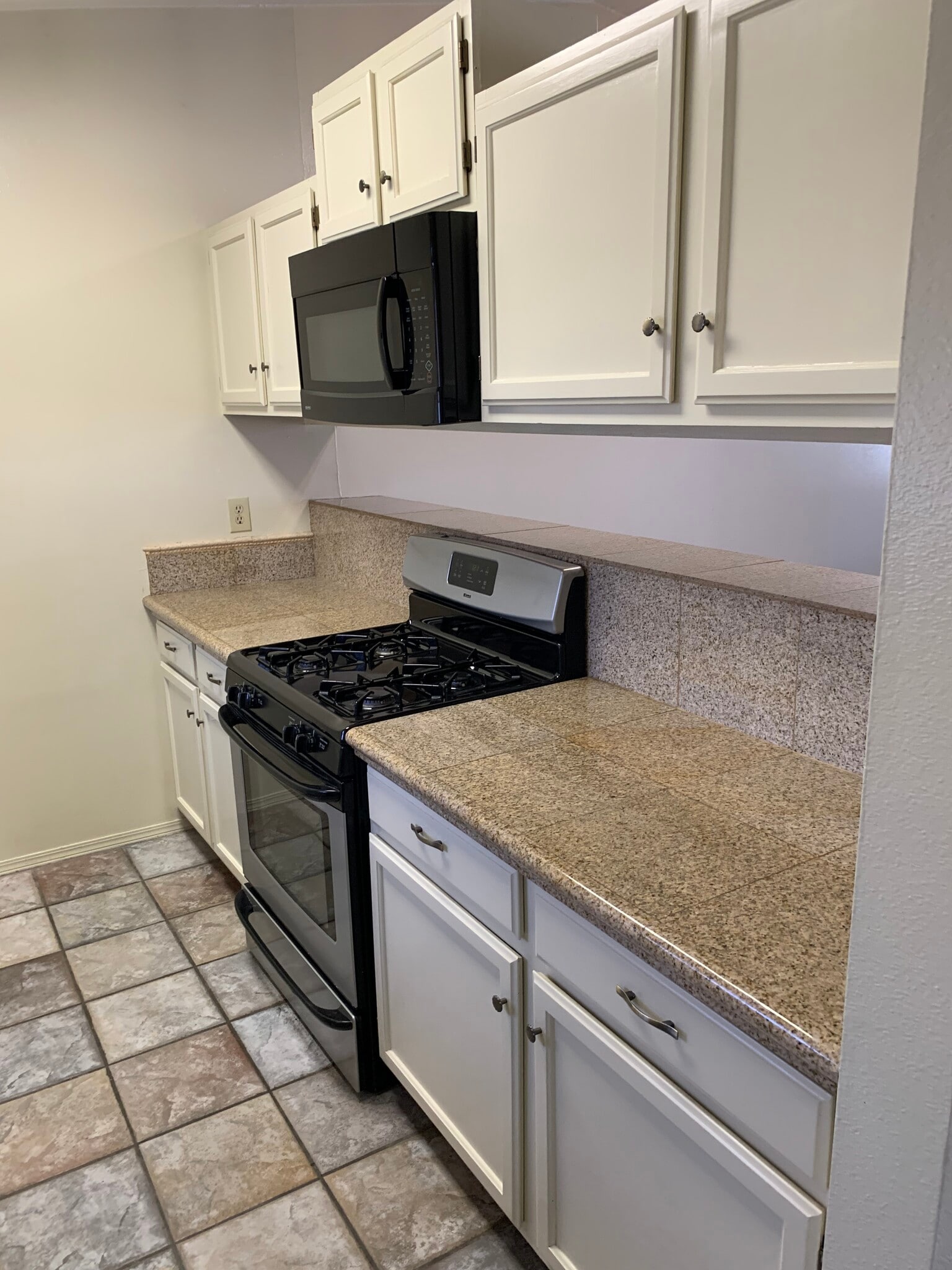 Kitchen - 7552 Camino Ct