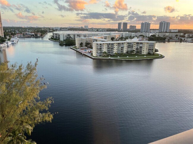 Building Photo - 18151 NE 31st Ct