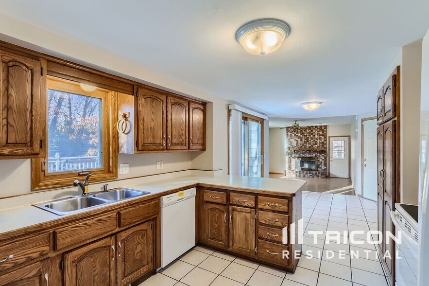 Building Photo - 4845 Orleans Ln N