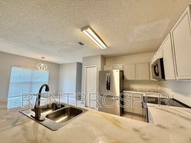 Building Photo - 677 Elbridge Dr