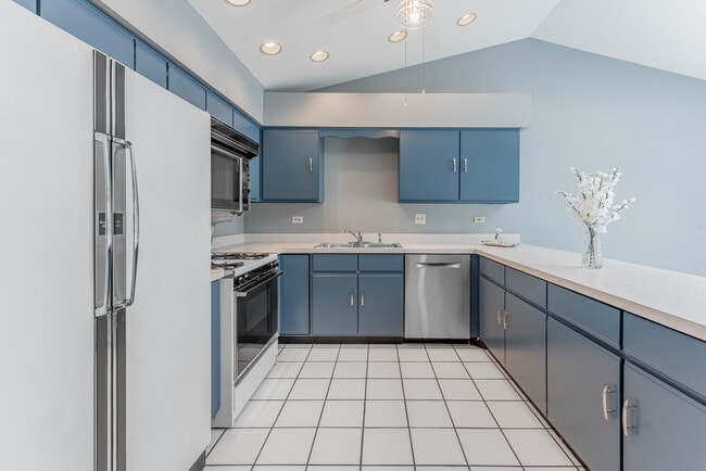 Building Photo - 7203 S 86th Ave