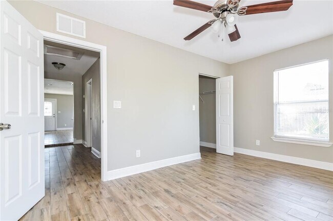 Building Photo - 2509 W Grace St