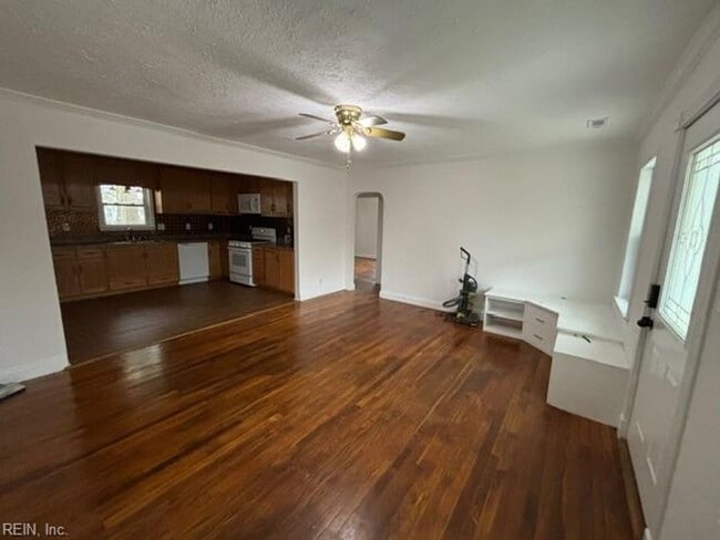 Building Photo - Maple Hall