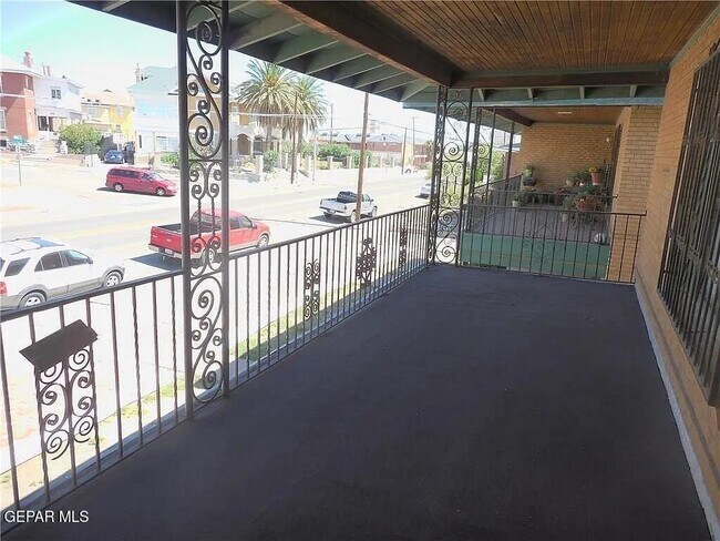 Building Photo - 814 W Yandell Dr