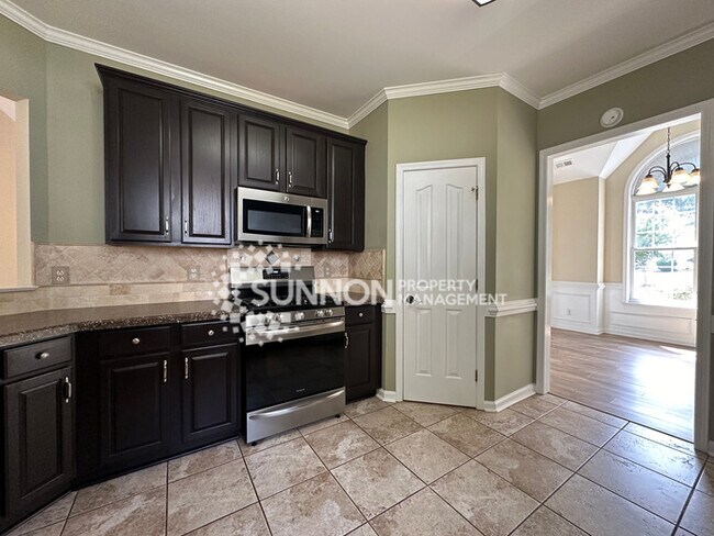 Building Photo - 4 Bedroom Home Near Birkdale Village