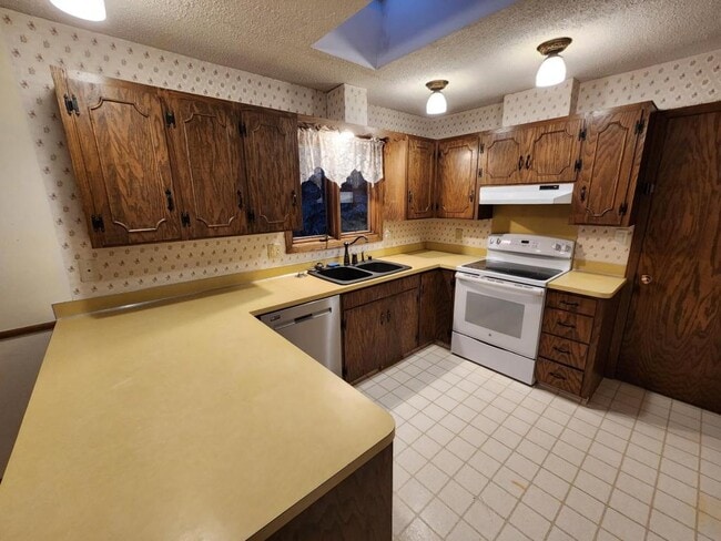 Building Photo - 2318 E Boulevard Ave