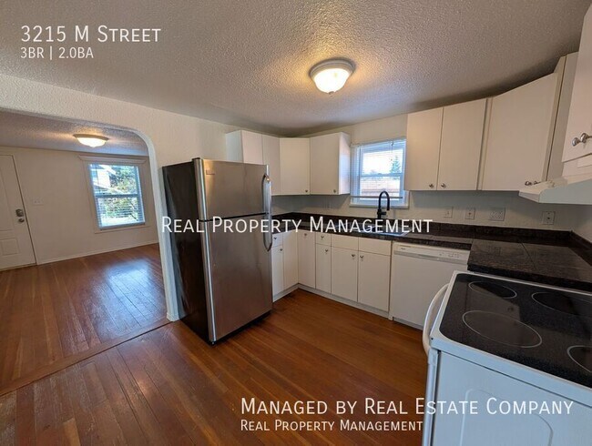 Building Photo - 3215 M St