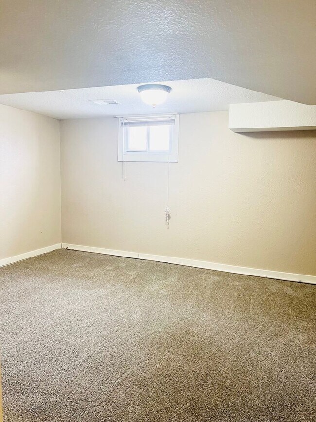 Building Photo - 1227 13th Ave