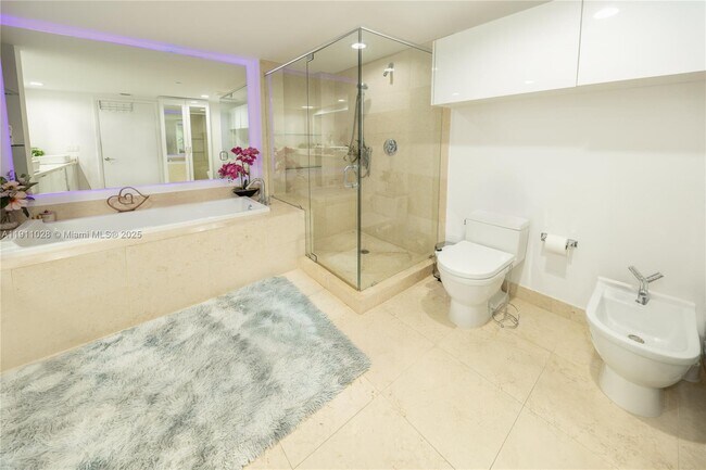 Building Photo - 465 Brickell Ave