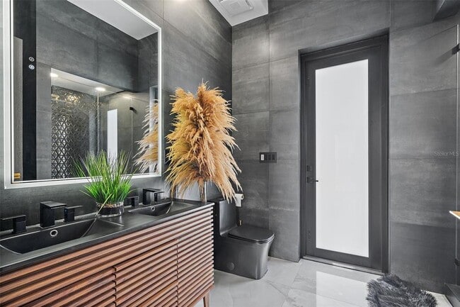 Building Photo - 585 Dolphin Ave SE