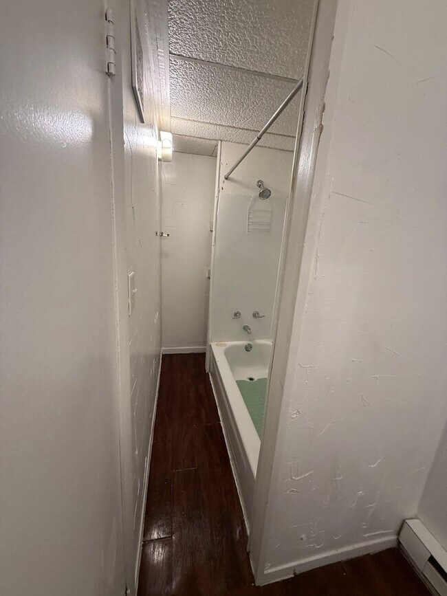 Building Photo - 123 W Walnut St