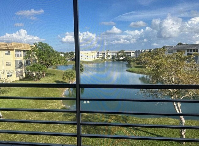 Building Photo - 8400 Sunrise Lakes Blvd