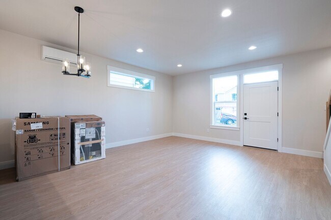 Building Photo - 2 Weeks Free W/ Approved Application By 08...
