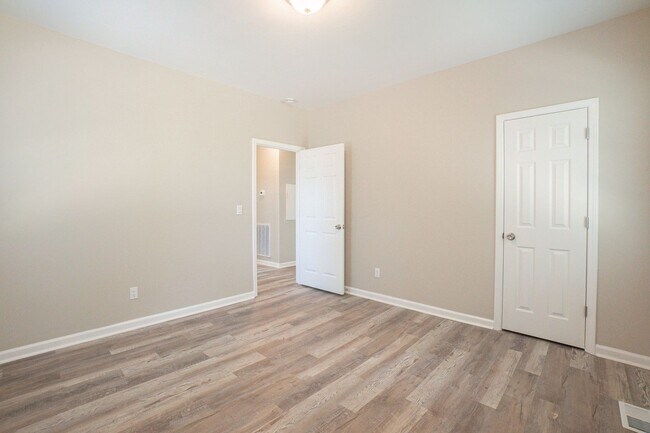 Building Photo - 216 Crescent Ave