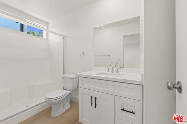 Building Photo - 635 Westmount Dr