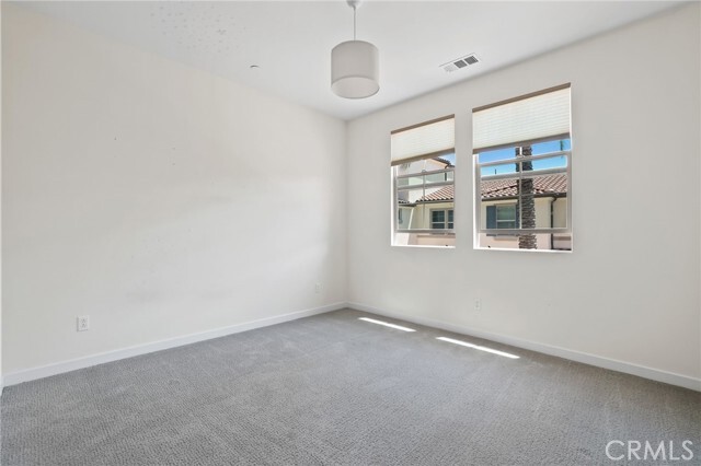 Building Photo - 216 Finch