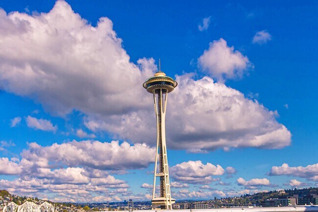 Building Photo - Gallery Penthouse Condo ~ Belltown