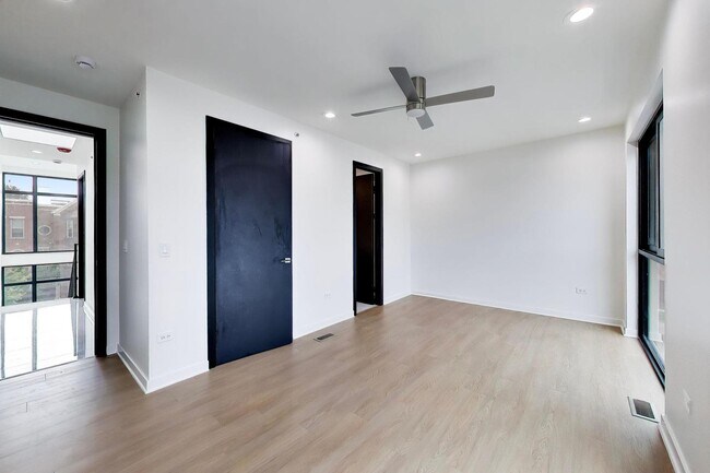 Building Photo - 6344 Hennings Ct