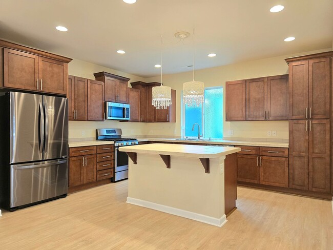 Building Photo - 3 Bedroom Home in Everett Available Now!