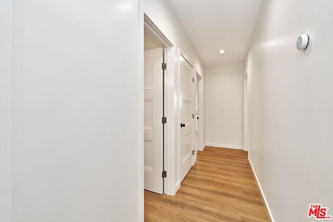 Building Photo - 6443 Columbus Ave