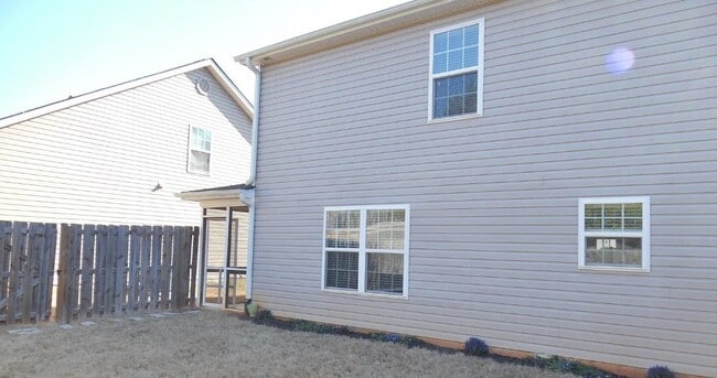 Building Photo - Spacious Greenville Home with Fenced Yard