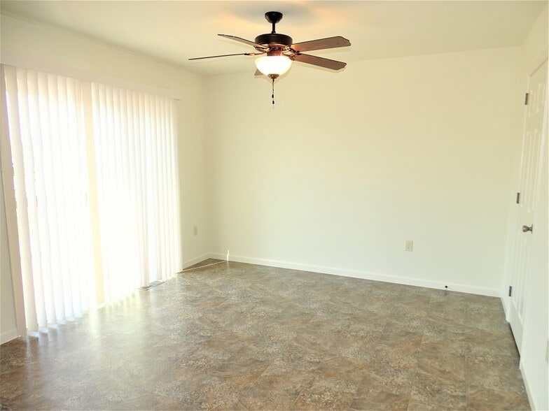 Building Photo - 256 Limestone Dr