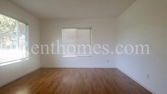 Building Photo - 10019 Knight Dr