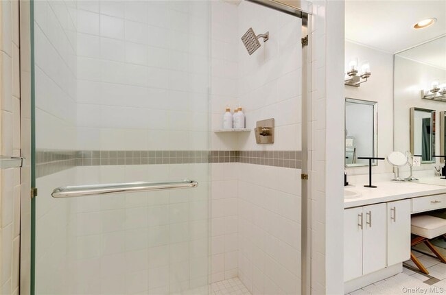 Building Photo - 24 N Quarter Rd