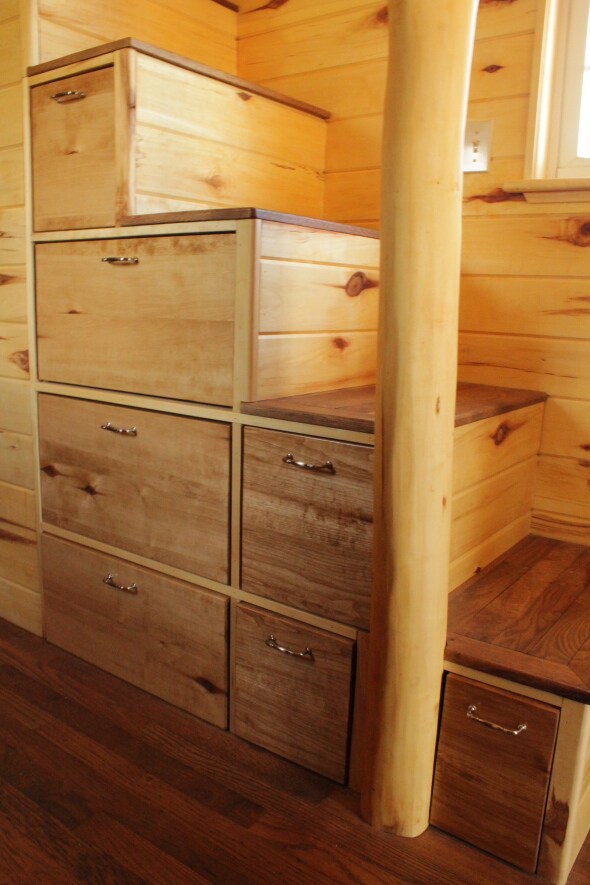 dresser - 419 King Rd E