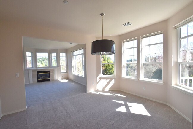 Building Photo - 2Bd/2.5Ba Issaquah Condo