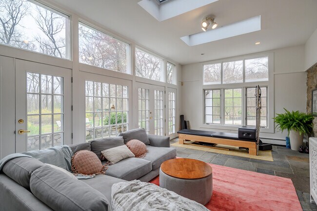 Building Photo - 58 Woodchuck Ln