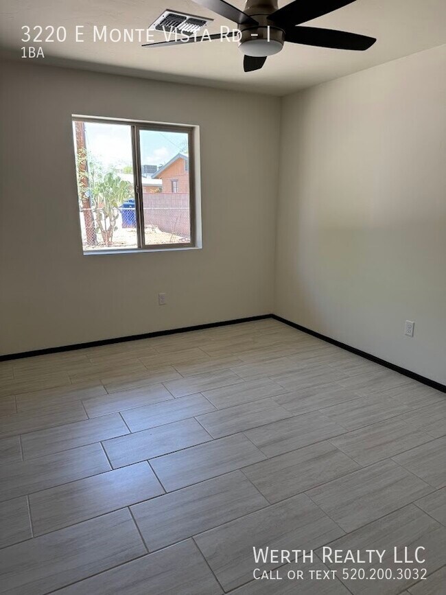 Building Photo - 3220 E Monte Vista Dr