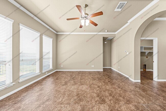 Building Photo - 5607 Blackstone Dr